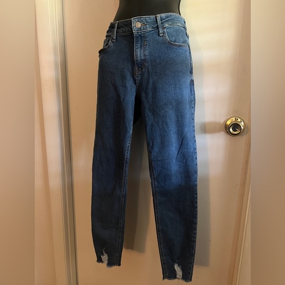 Old Navy Blue Super Skinny Jeans – Size 6, Stretch Fit with Pockets - Picture 3 of 4